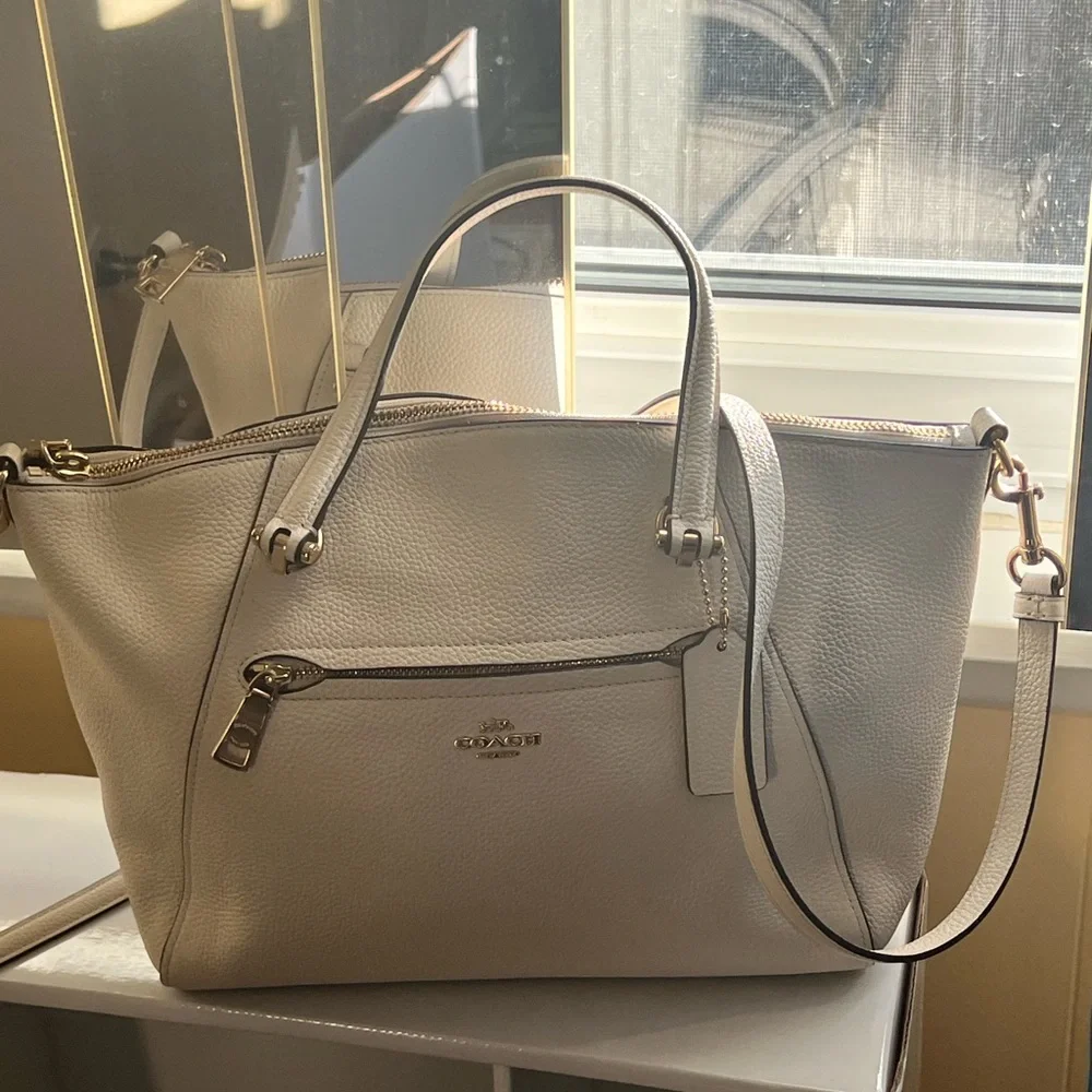 Coach ‼️‼️LIKE NEW ‼️‼️‼️pebbled leather Cream Crossbody Bag with Straps♥️♥️♥️ - Picture 1 of 17